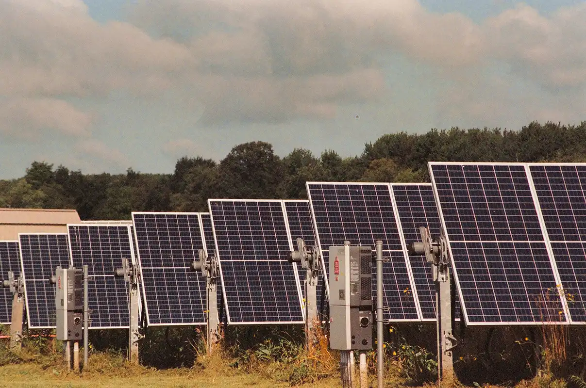 Câtă suprafață îți trebuie pe acoperiș pentru panouri fotovoltaice